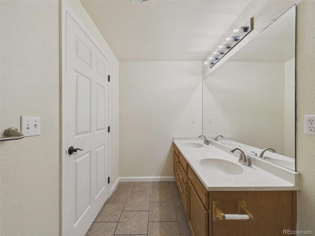 9961 E Idaho Circle 101, Aurora, CO 80247