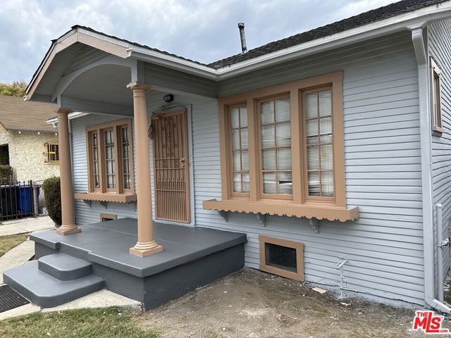 2418 Exposition Place, Los Angeles, CA 90018