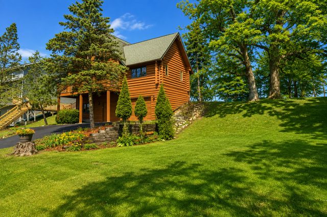 23278 W Lake Shore Drive, Antioch, IL 60002