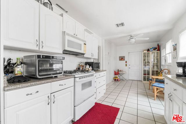 9619 S 11th Avenue, Inglewood, CA 90305