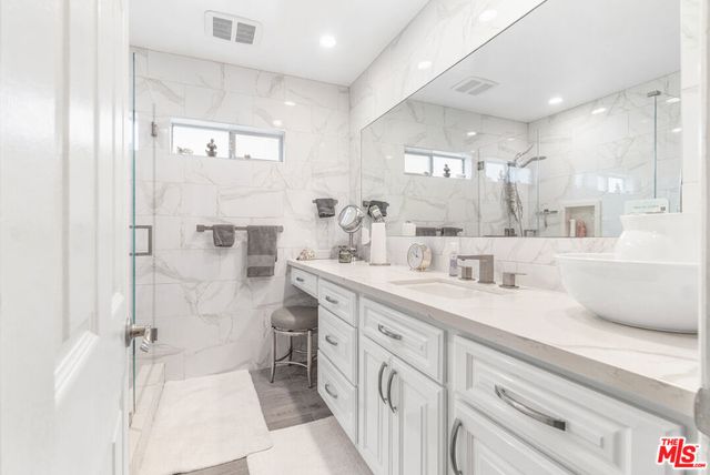 9619 S 11th Avenue, Inglewood, CA 90305