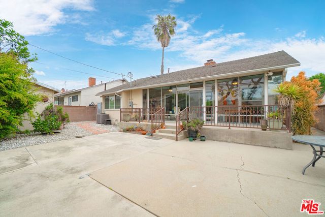 9619 S 11th Avenue, Inglewood, CA 90305