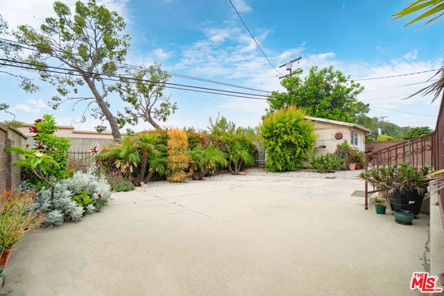 9619 S 11th Avenue, Inglewood, CA 90305