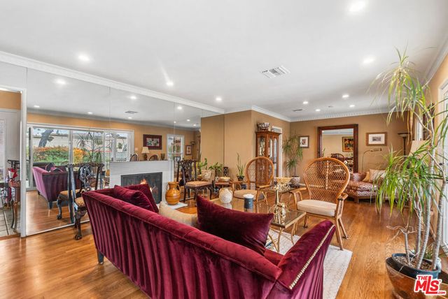 9619 S 11th Avenue, Inglewood, CA 90305