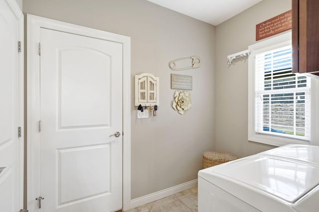 1904 TALCO DR, Columbia, MO 65201