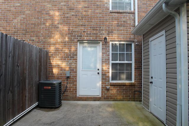 2268 McCormick Ln Apt B, Clarksville, TN 37040