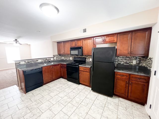 2268 McCormick Ln Apt B, Clarksville, TN 37040
