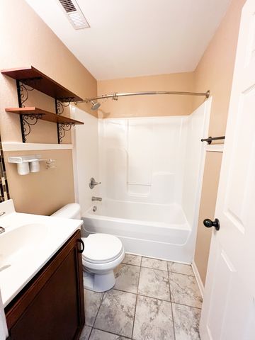 2268 McCormick Ln Apt B, Clarksville, TN 37040