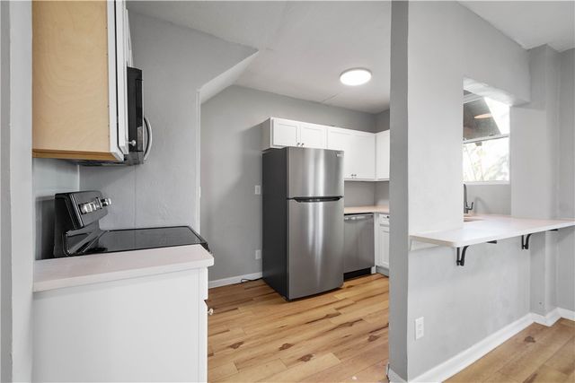 243 Castle Shannon Blvd 243, Mt Lebanon, PA 15228