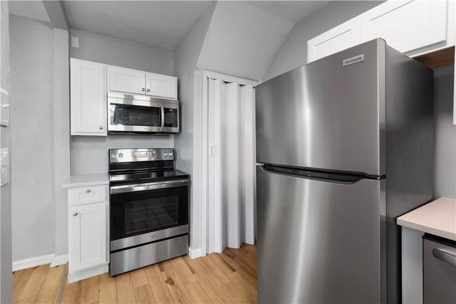 243 Castle Shannon Blvd 243, Mt Lebanon, PA 15228