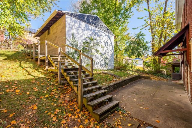 243 Castle Shannon Blvd 243, Mt Lebanon, PA 15228