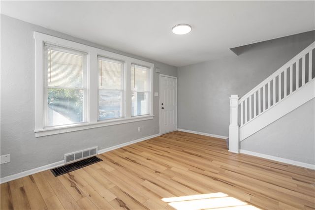 243 Castle Shannon Blvd 243, Mt Lebanon, PA 15228