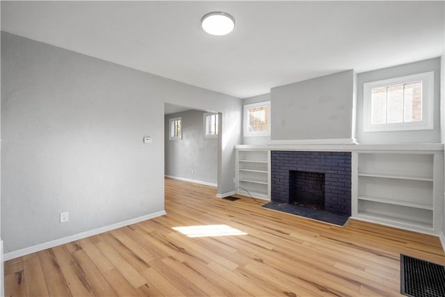 243 Castle Shannon Blvd 243, Mt Lebanon, PA 15228