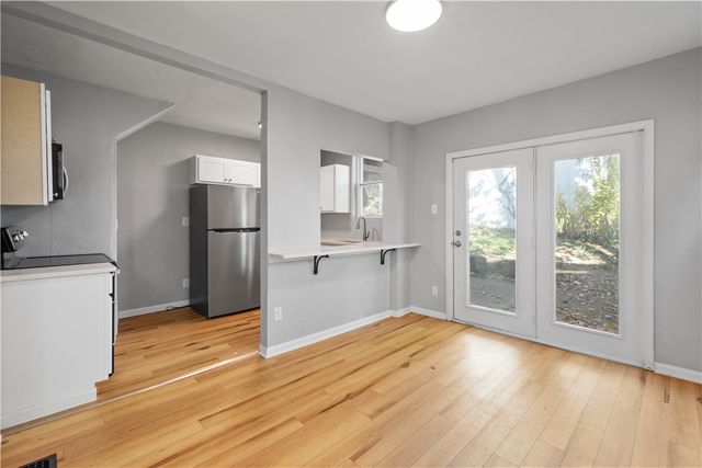 243 Castle Shannon Blvd 243, Mt Lebanon, PA 15228