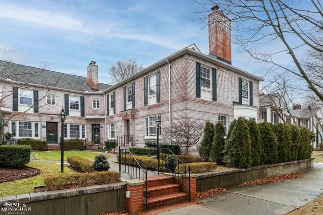 47 Cranford Lane, Grosse Pointe, MI 48230