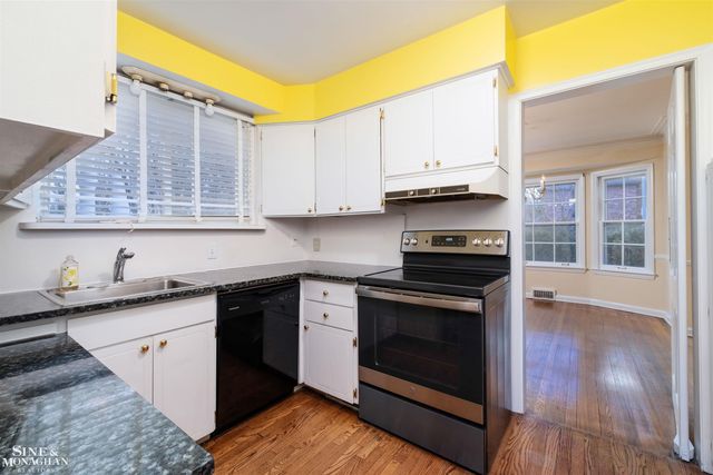 47 Cranford Lane, Grosse Pointe, MI 48230