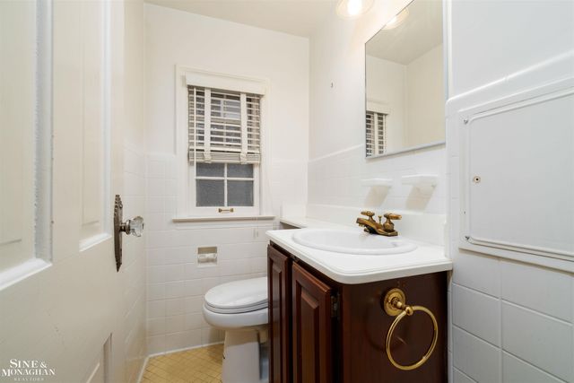 47 Cranford Lane, Grosse Pointe, MI 48230