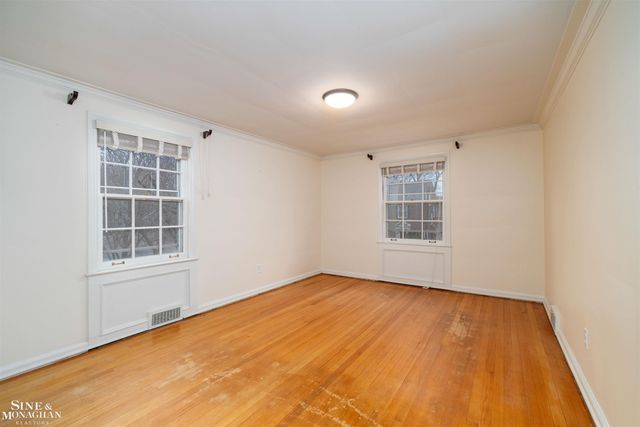 47 Cranford Lane, Grosse Pointe, MI 48230