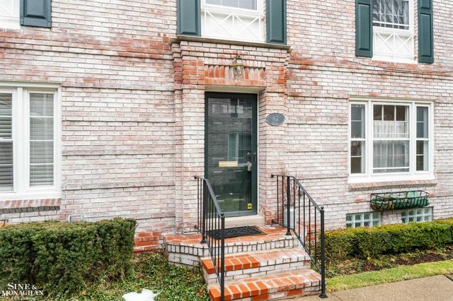 47 Cranford Lane, Grosse Pointe, MI 48230