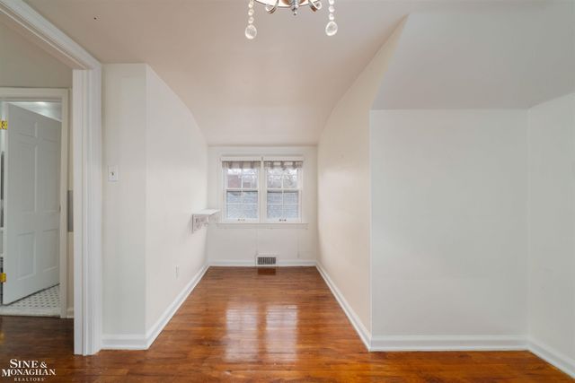 47 Cranford Lane, Grosse Pointe, MI 48230