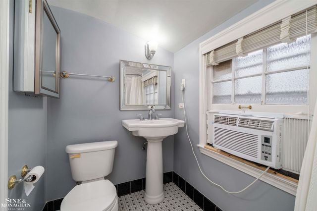 47 Cranford Lane, Grosse Pointe, MI 48230