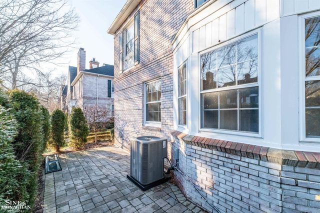 47 Cranford Lane, Grosse Pointe, MI 48230