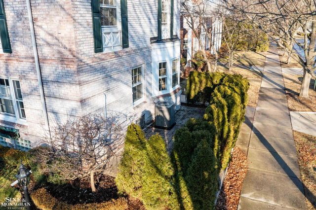 47 Cranford Lane, Grosse Pointe, MI 48230