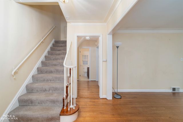 47 Cranford Lane, Grosse Pointe, MI 48230