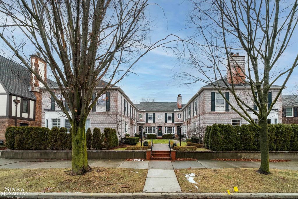 47 Cranford Lane, Grosse Pointe, MI 48230