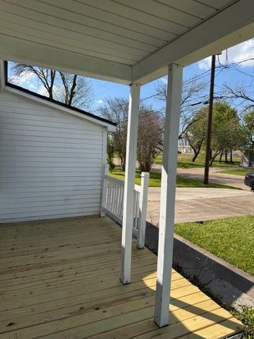 326 E 1st Street, Deer Park, TX 77536