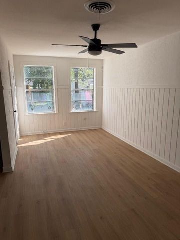 326 E 1st Street, Deer Park, TX 77536