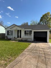 326 E 1st Street, Deer Park, TX 77536