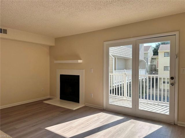 2304 La Jolla CT, Virginia Beach, VA 23451