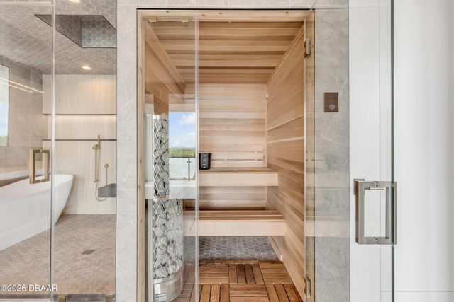 1194 N Peninsula Avenue, New Smyrna Beach, FL 32169