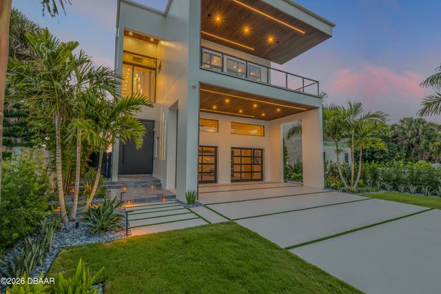 1194 N Peninsula Avenue, New Smyrna Beach, FL 32169