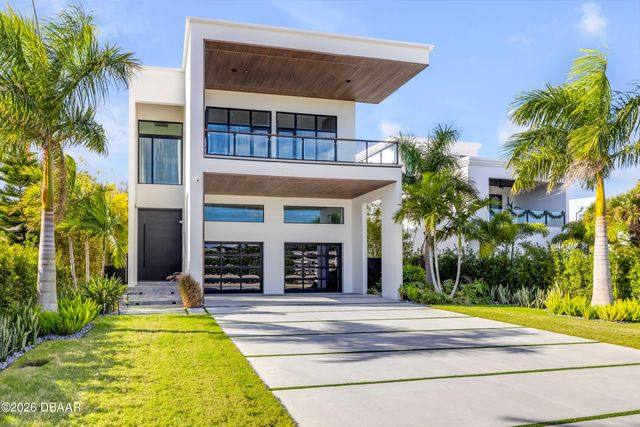 1194 N Peninsula Avenue, New Smyrna Beach, FL 32169