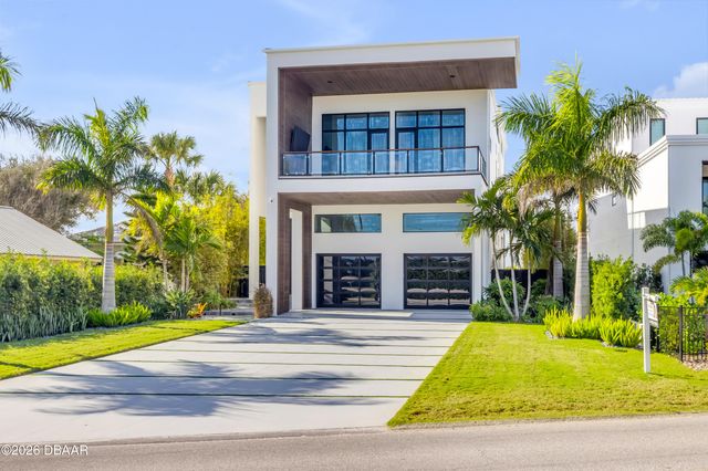 1194 N Peninsula Avenue, New Smyrna Beach, FL 32169