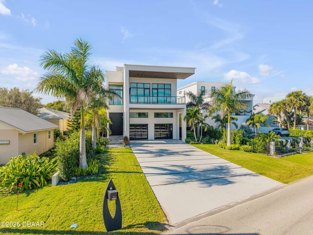 1194 N Peninsula Avenue, New Smyrna Beach, FL 32169