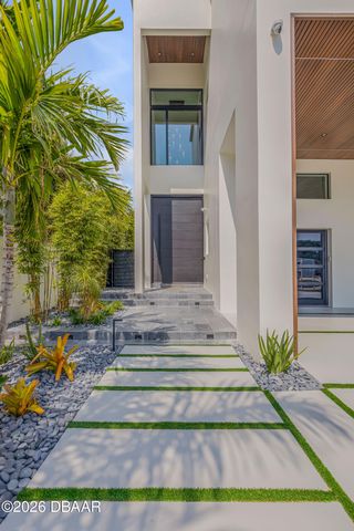 1194 N Peninsula Avenue, New Smyrna Beach, FL 32169