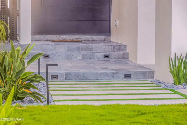 1194 N Peninsula Avenue, New Smyrna Beach, FL 32169