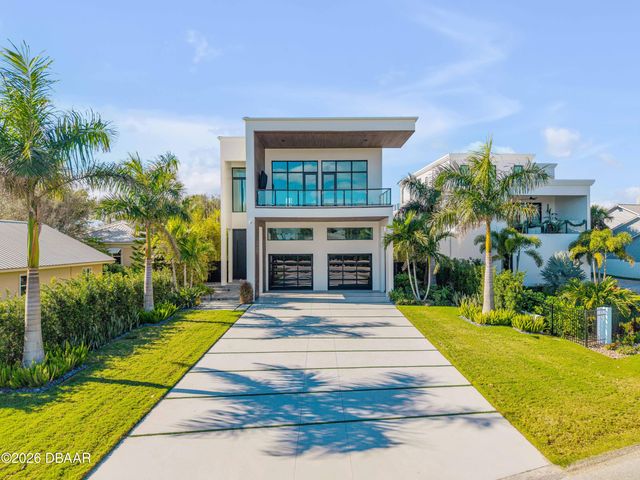 1194 N Peninsula Avenue, New Smyrna Beach, FL 32169