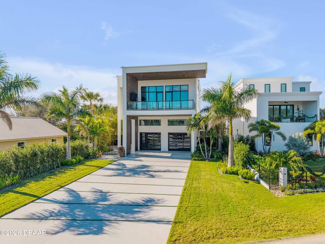 1194 N Peninsula Avenue, New Smyrna Beach, FL 32169