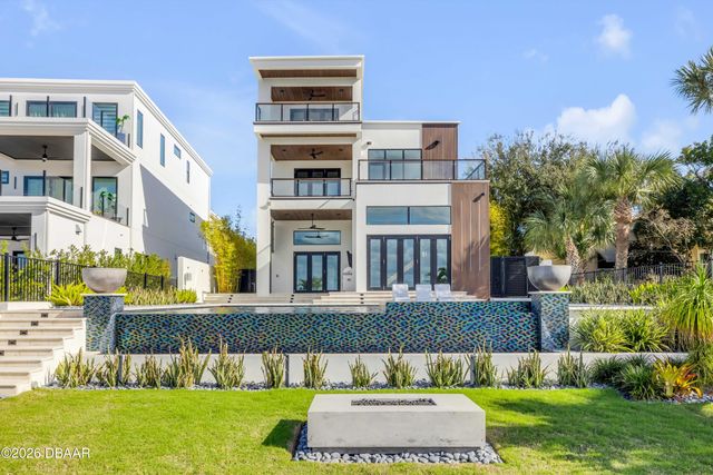 1194 N Peninsula Avenue, New Smyrna Beach, FL 32169