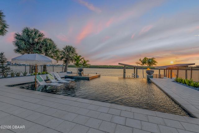 1194 N Peninsula Avenue, New Smyrna Beach, FL 32169