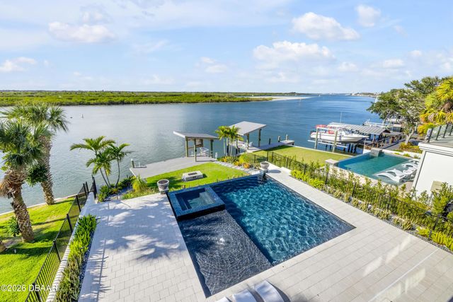 1194 N Peninsula Avenue, New Smyrna Beach, FL 32169