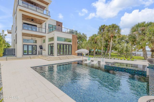 1194 N Peninsula Avenue, New Smyrna Beach, FL 32169