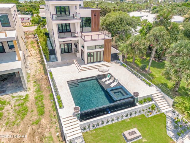 1194 N Peninsula Avenue, New Smyrna Beach, FL 32169