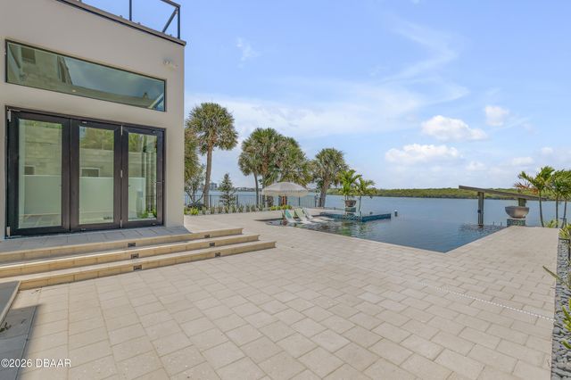 1194 N Peninsula Avenue, New Smyrna Beach, FL 32169