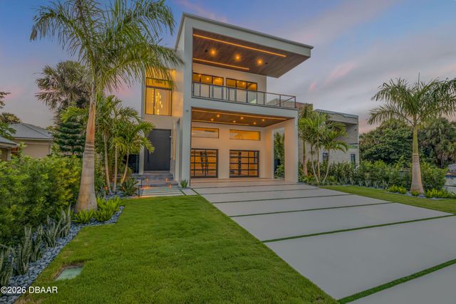 1194 N Peninsula Avenue, New Smyrna Beach, FL 32169