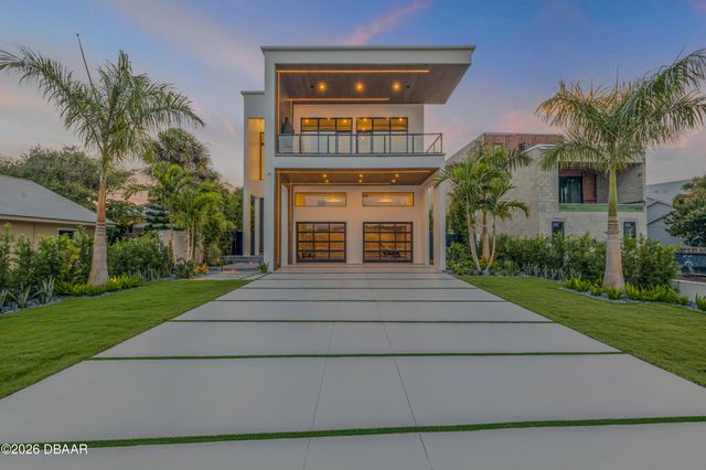 1194 N Peninsula Avenue, New Smyrna Beach, FL 32169